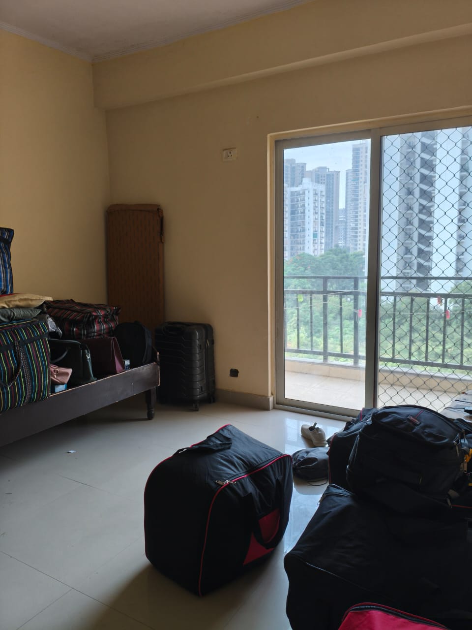 3 BHK + Pooja Room Apartment For Rent in Gardenia Gateway