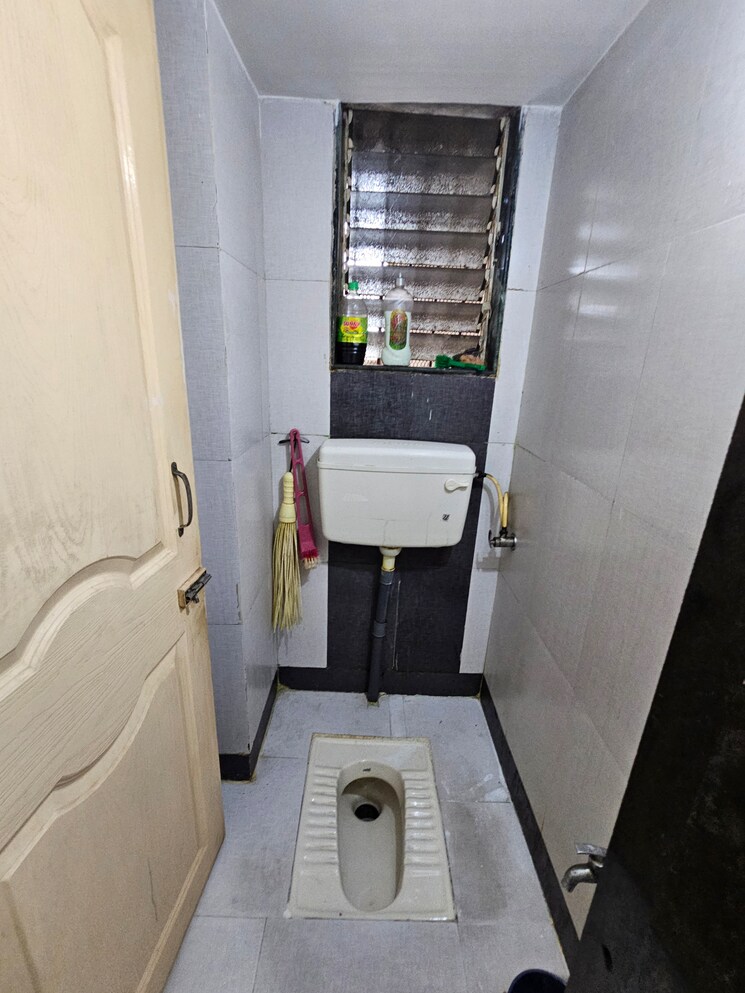 Bathroom, om-chs-dombivli 1 Bedroom 700 Sq.Ft. Apartment In Dombivli West Thane 8701167