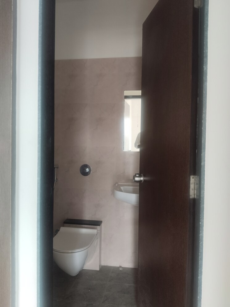Bathroom, mantra-29-gold-coast 2 Bedroom 750 Sq.Ft. Apartment In Tingre Nagar Pune 8701169