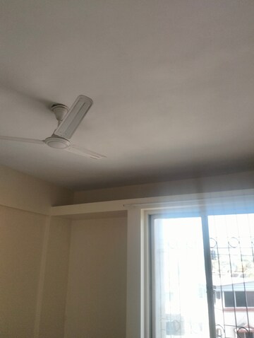 Room in 3.5 BHK Apartment at Ekta California, Nibm Road – for Rent