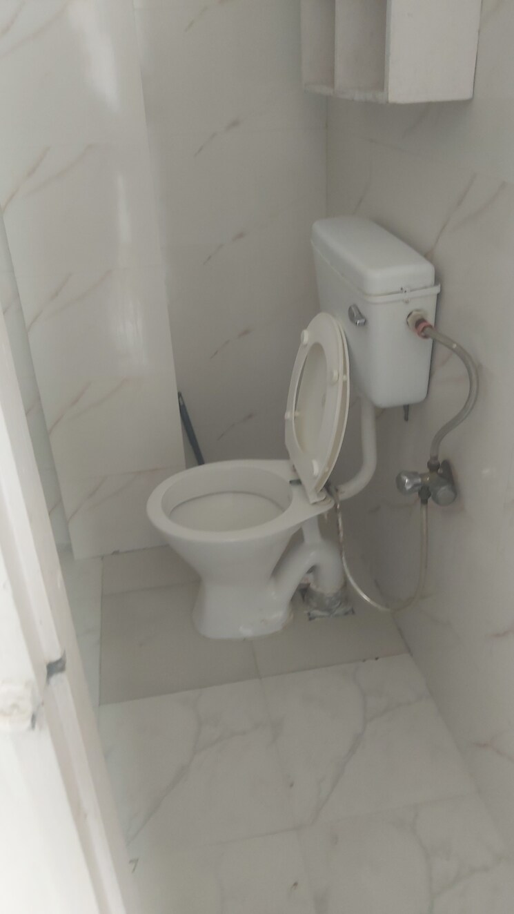 Bathroom, mayur vihar 1.5 Bedroom 400 Sq.Ft. Builder Floor In Mayur Vihar Delhi 8701214