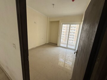 Room in 3 BHK Apartment at ABA Ivy County, Sector 75 – for Rent