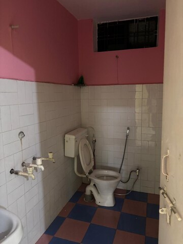 Bathroom in 2 BHK Apartment at Hazratganj – for Rent