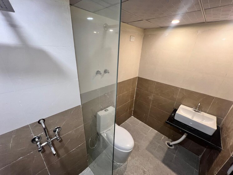 Bathroom, futec-gateway 3.5 Bedroom 1925 Sq.Ft. Apartment In Sector 76 Noida 8701278