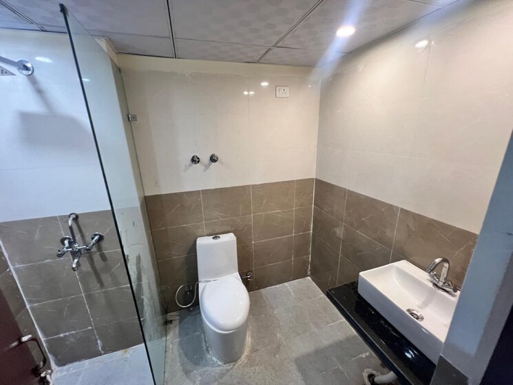 Bathroom, futec-gateway 3.5 Bedroom 1925 Sq.Ft. Apartment In Sector 76 Noida 8701278