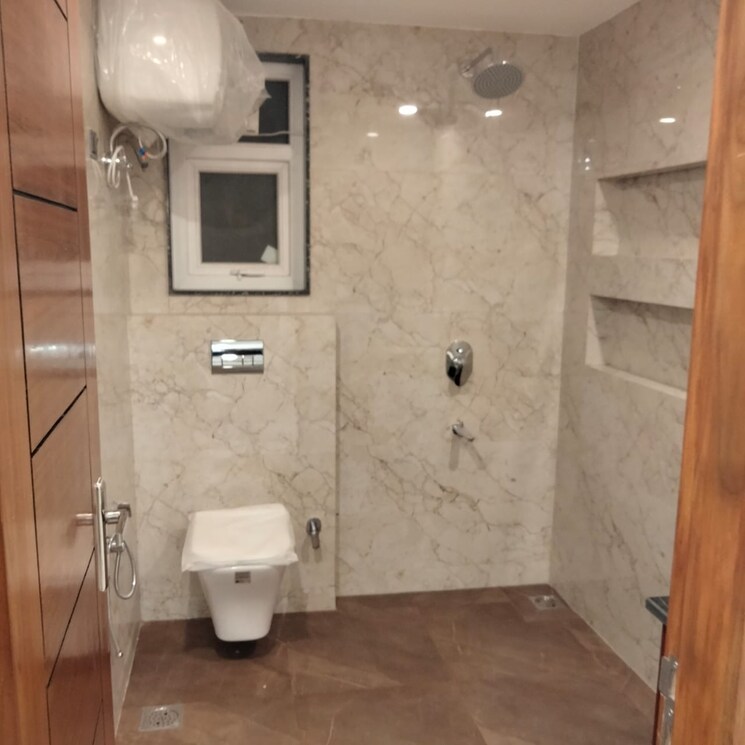 Bathroom, palam vihar 4 Bedroom 360 Sq.Yd. Builder Floor In Palam Vihar Gurgaon 8701285