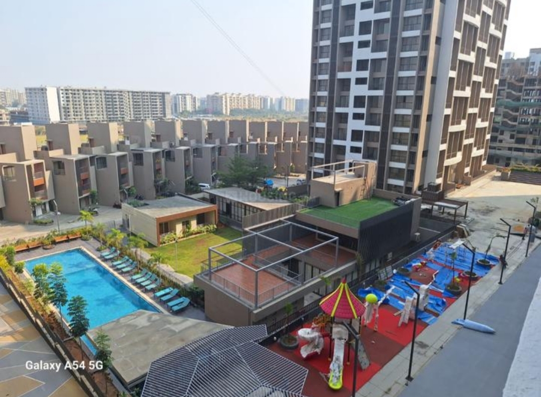 3 BHK 1200 Sq.Ft. Apartment in Mantra Montana Phase 6