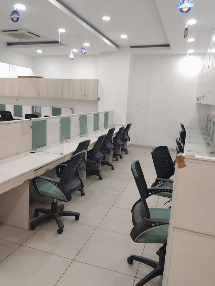 Team Area, netaji subhash place Commercial Office Space 3154 Sq.Ft. In Netaji Subhash Place Delhi 8701322