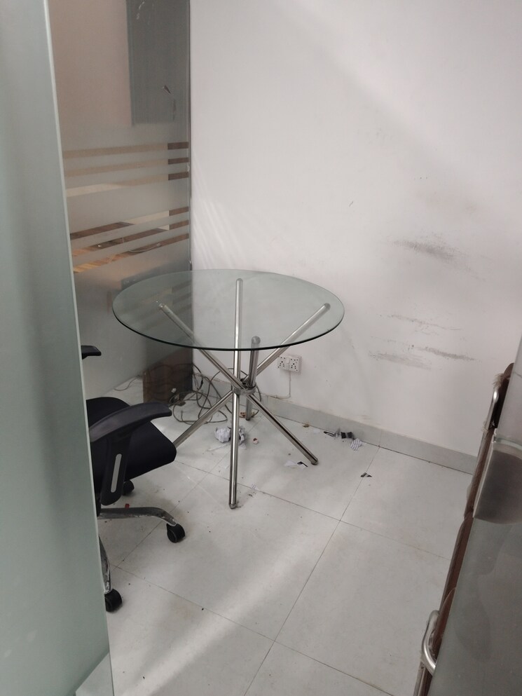 undefined, netaji subhash place Commercial Office Space 545 Sq.Ft. In Netaji Subhash Place Delhi 8701331