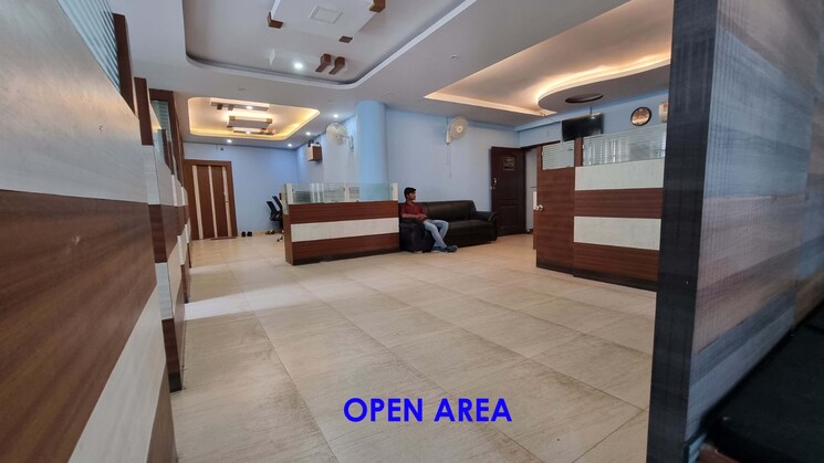  Parking, gomti nagar Commercial Office Space 1555 Sq.Ft. In Gomti Nagar Lucknow 8701338