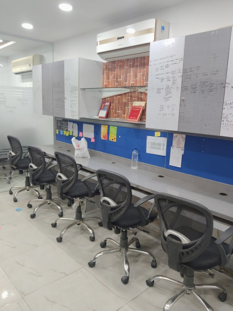 Team Area, netaji subhash place Commercial Office Space 689 Sq.Ft. In Netaji Subhash Place Delhi 8701354
