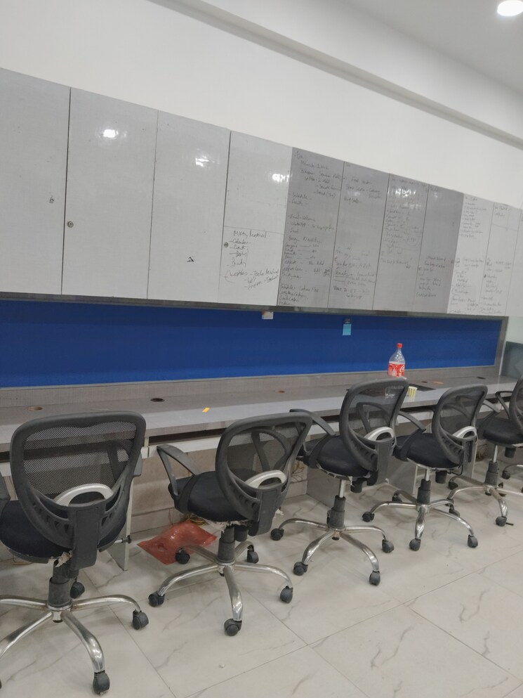 Team Area, netaji subhash place Commercial Office Space 689 Sq.Ft. In Netaji Subhash Place Delhi 8701354