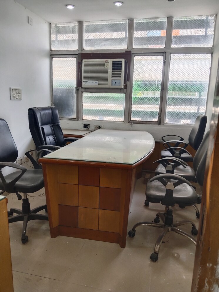 Team Area, netaji subhash place Commercial Office Space 543 Sq.Ft. In Netaji Subhash Place Delhi 8701357