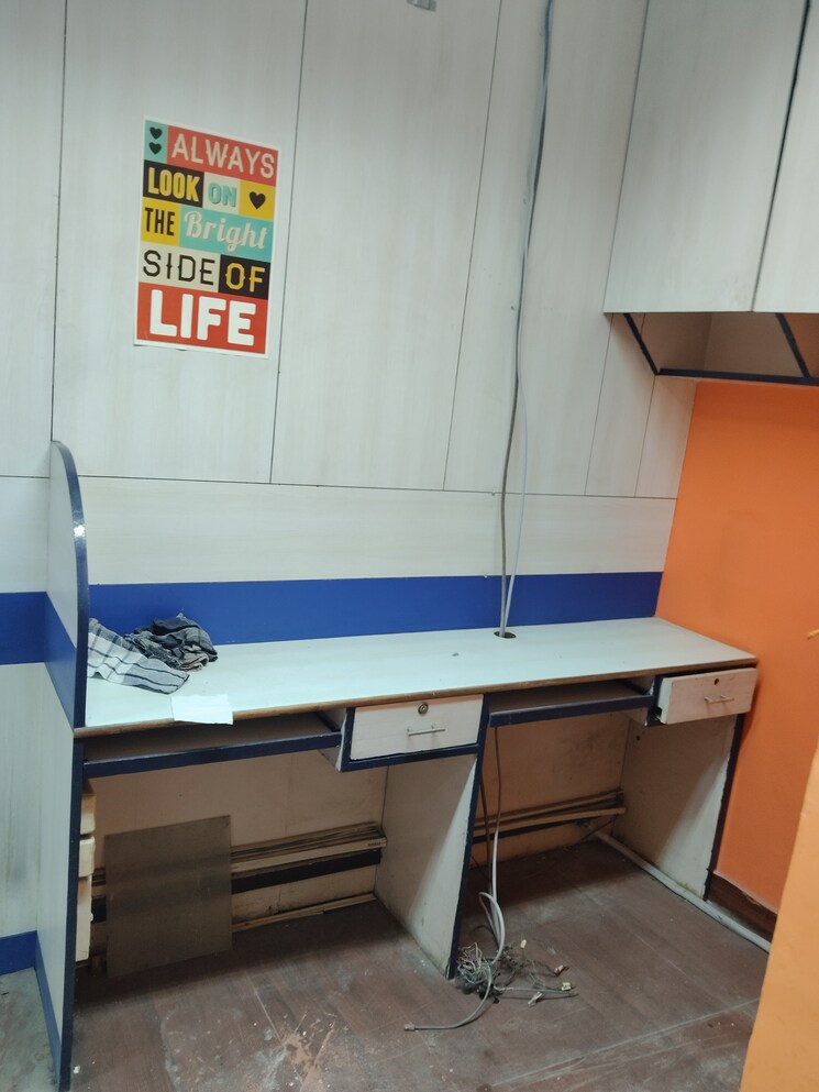 Team Area, netaji subhash place Commercial Office Space 685 Sq.Ft. In Netaji Subhash Place Delhi 8701362