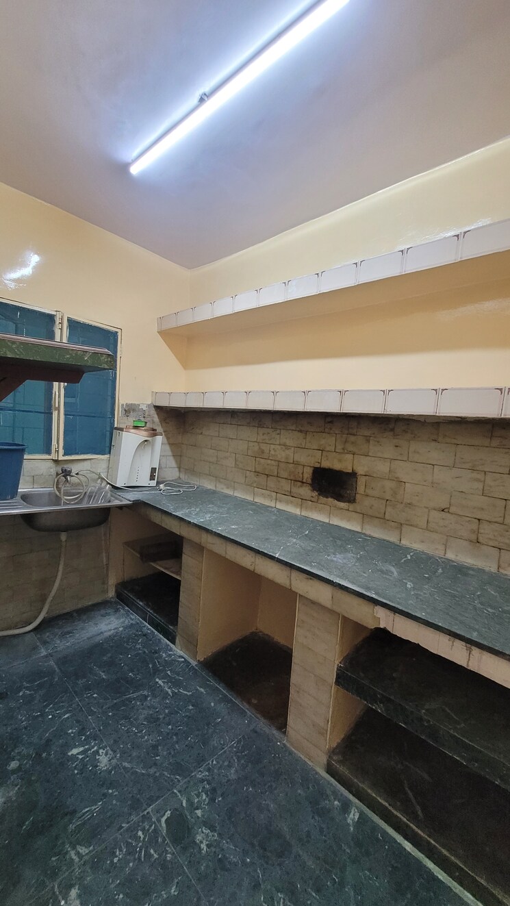 Kitchen, gtb enclave 3 Bedroom 900 Sq.Ft. Apartment In Gtb Enclave Delhi 8701366