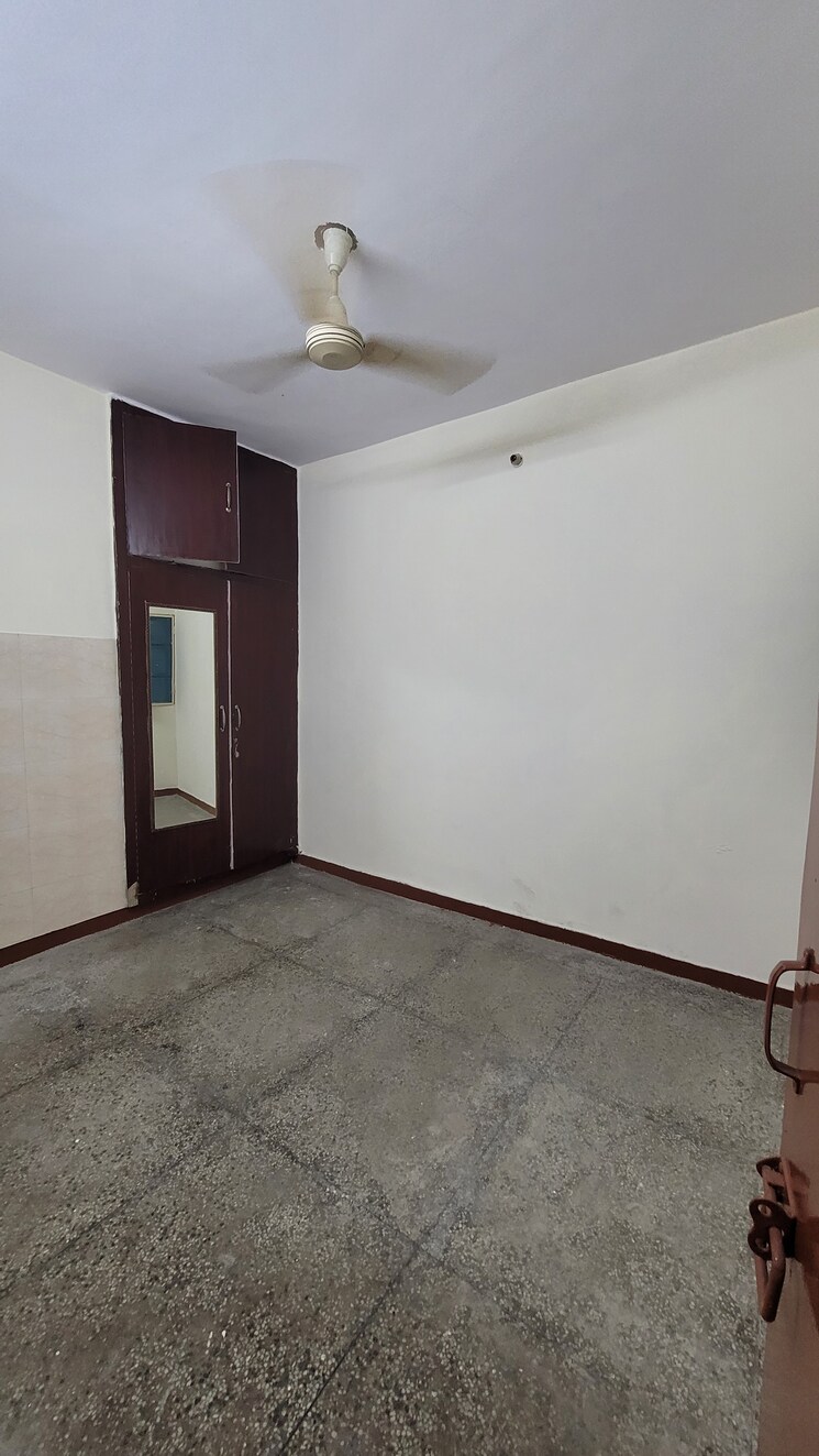 Room, gtb enclave 3 Bedroom 900 Sq.Ft. Apartment In Gtb Enclave Delhi 8701366