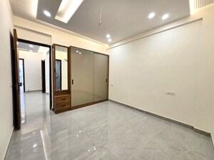 Room in 3 BHK Apartment at Sector 20 – for Sale