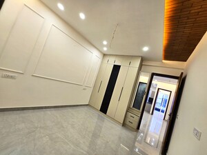 Room in 3 BHK Apartment at Sector 20 – for Sale