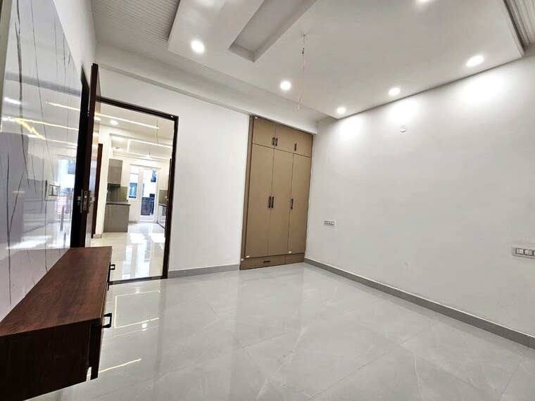 Room, sector 20 3 Bedroom 1611 Sq.Ft. Apartment In Sector 20 Panchkula 8701381