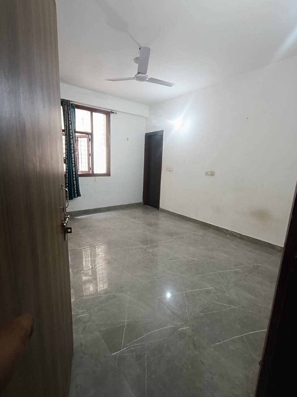 1 RkBuilder Floor For Rent in Paryavaran Complex