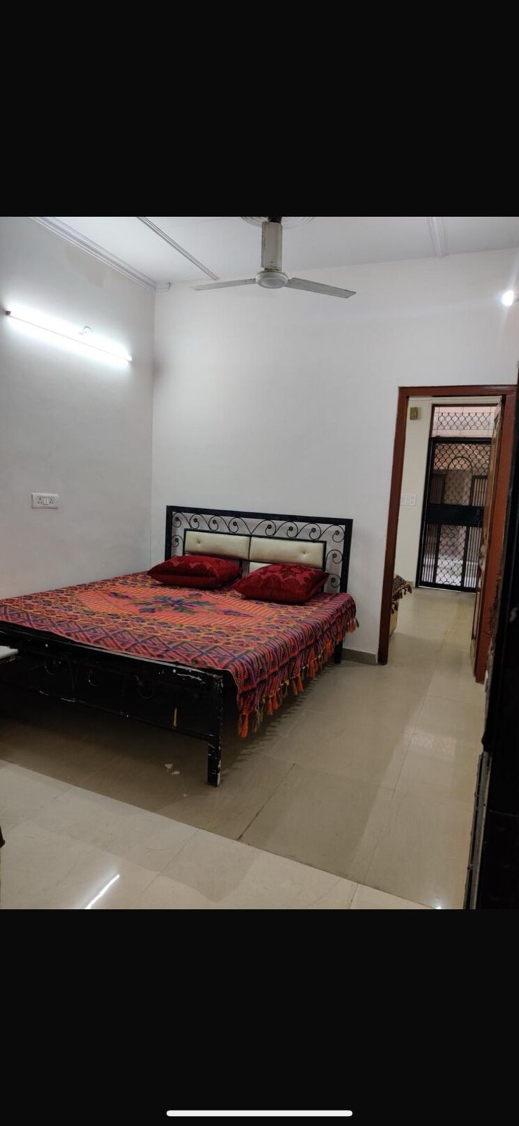 Bedroom, chittaranjan park 3 Bedroom 125 Sq.Yd. Builder Floor In Chittaranjan Park Delhi 8701423