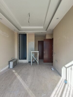 Room in 4 BHK Builder Floor at Chittaranjan Park – for Sale