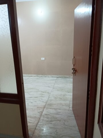 Room in 2 BHK Independent House at Gomti Nagar – for Rent