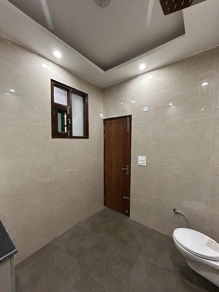 Bathroom, dhakoli 3 Bedroom 200 Sq.Yd. Apartment In Dhakoli Zirakpur 8701525