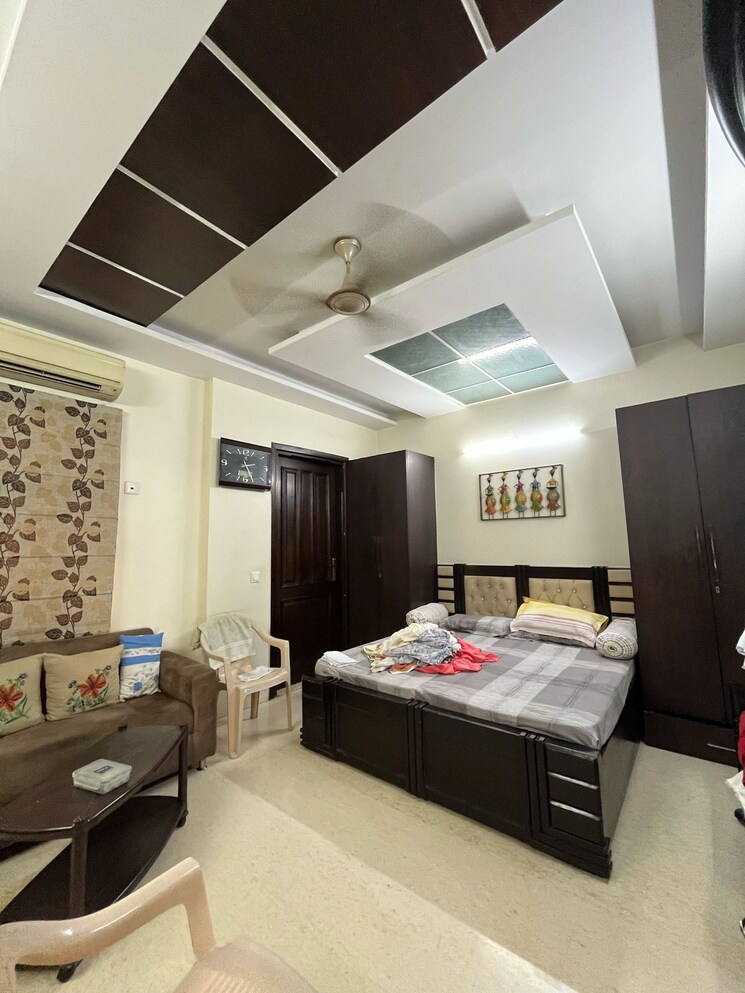 Bedroom, shubh-niketan-apartments 3.5 Bedroom 1500 Sq.Ft. Apartment In Paschim Vihar Delhi 8701536