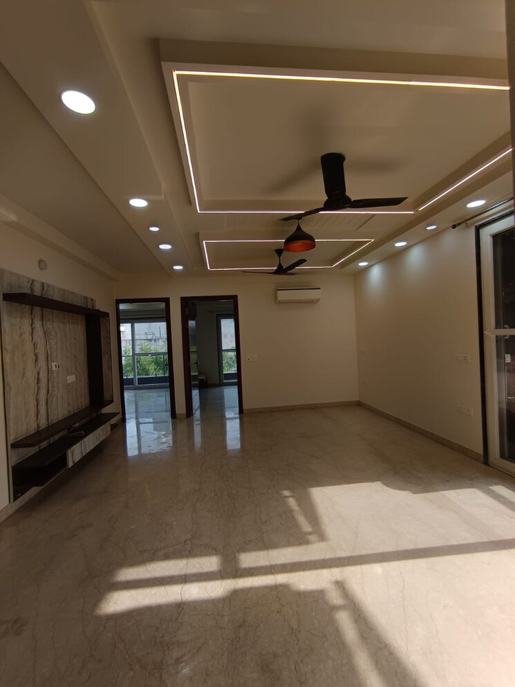 Room, prachin-apartment 3.5 Bedroom 1450 Sq.Ft. Apartment In Paschim Vihar Delhi 8701539