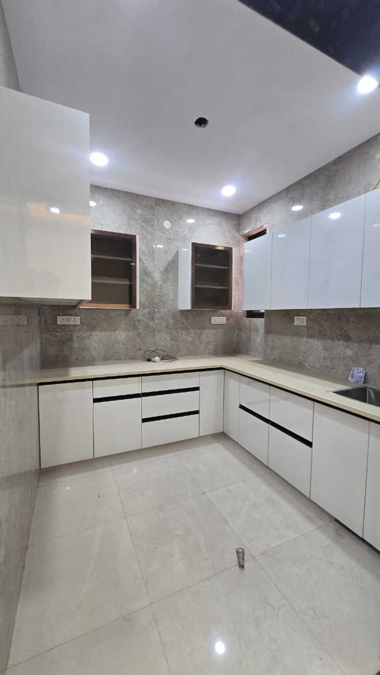 Kitchen, madhur-apartment 2.5 Bedroom 1000 Sq.Ft. Apartment In Paschim Vihar Delhi 8701548