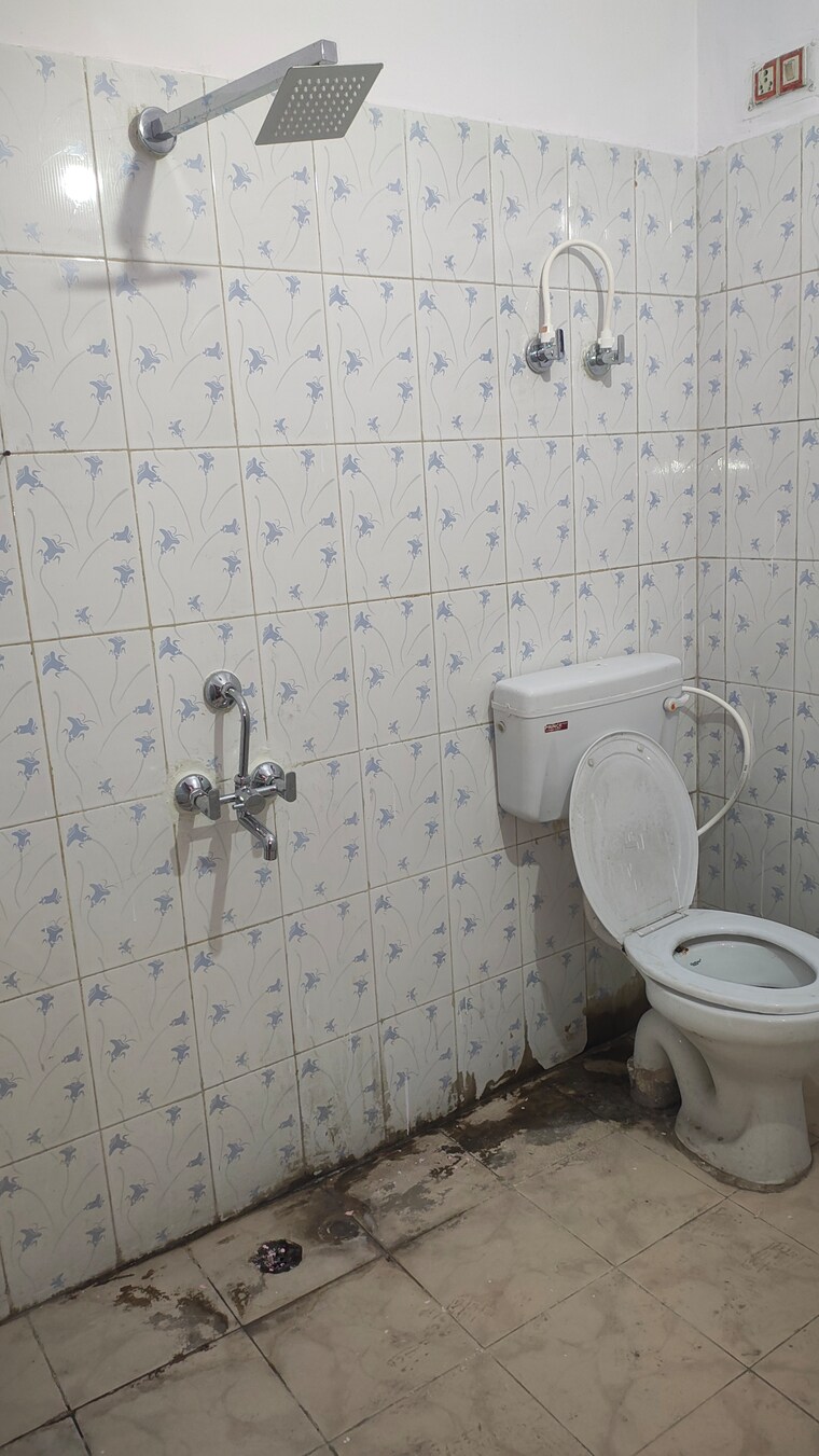 Bathroom, pratap-vihar-gda-flats 2 Bedroom 800 Sq.Ft. Builder Floor In Pratap Vihar Ghaziabad 8701586