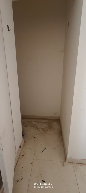 Utility Room in 1.5 BHK Apartment at Lodha Amara, Kolshet Road – for Rent