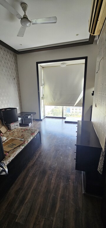 Master Bedroom in 3 BHK Apartment at Sheth Vasant Lawns, Laxmi Nagar – for Rent