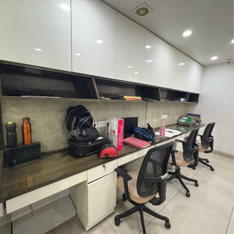 Team Area, netaji subhash place Commercial Office Space 1050 Sq.Ft. In Netaji Subhash Place Delhi 8701670