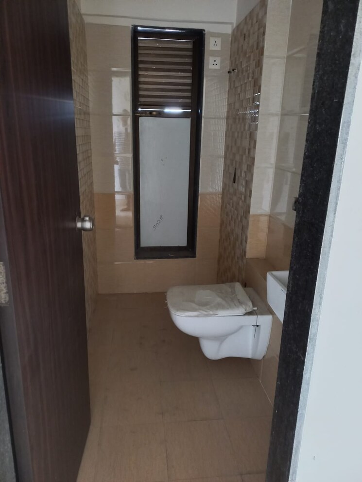 Bathroom, saraswati-chs-malad-east 2 Bedroom 600 Sq.Ft. Apartment In Malad East Mumbai 8701667