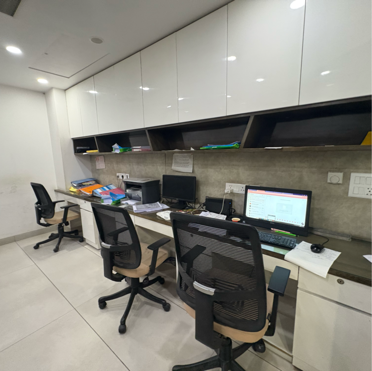 Team Area, netaji subhash place Commercial Office Space 1050 Sq.Ft. In Netaji Subhash Place Delhi 8701687