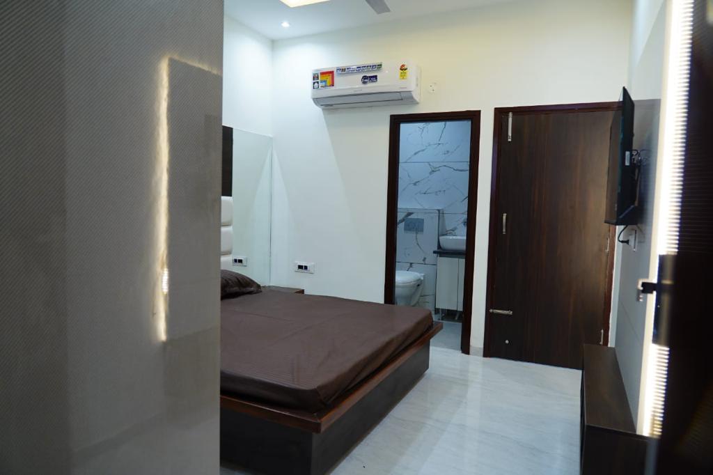 1 BHK + Extra Room Apartment For Rent in Patiala Road