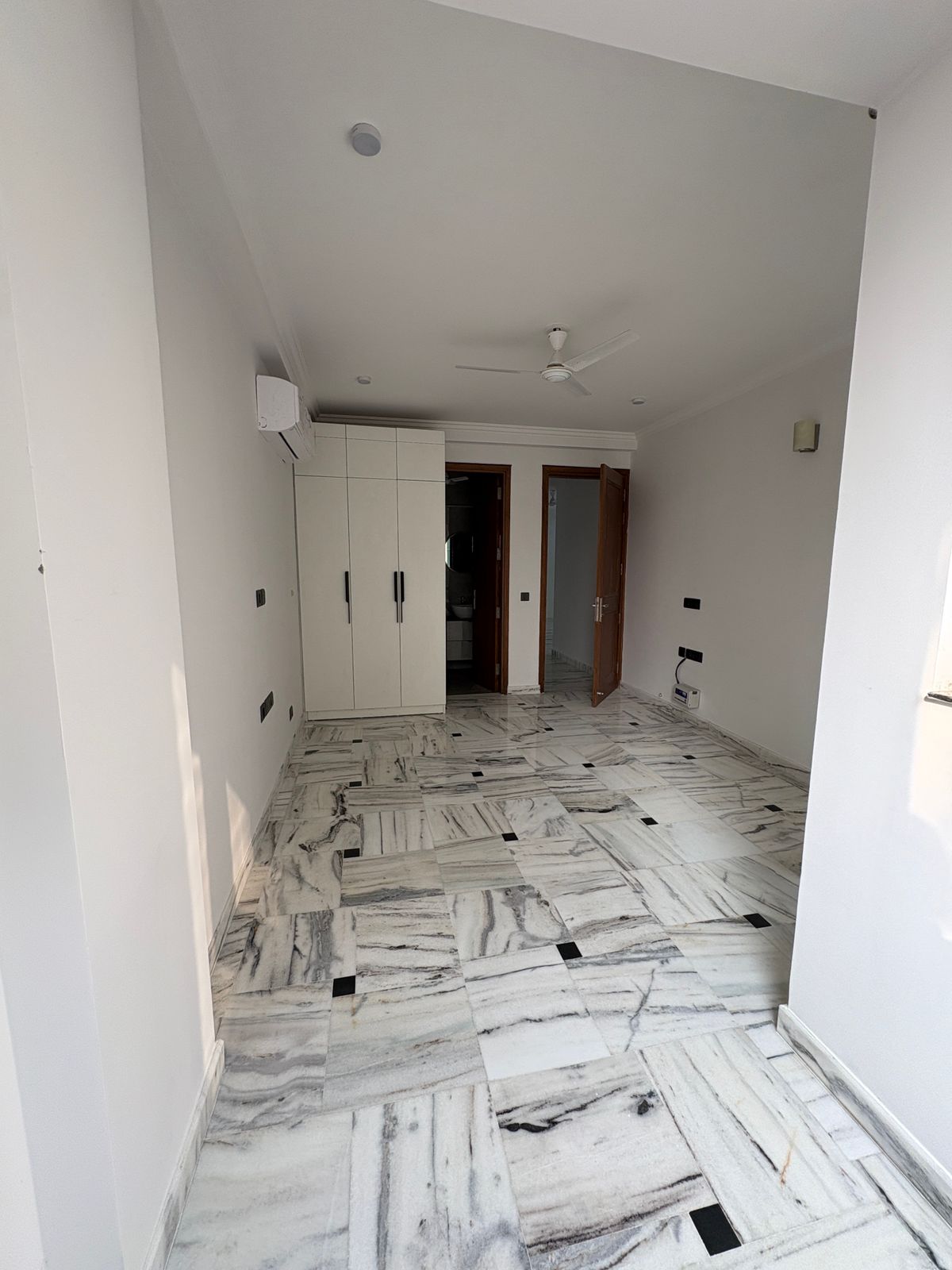 3 BHK + Servant Room Builder Floor For Rent in Sushant Lok II