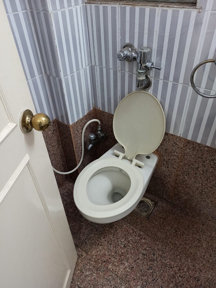 Bathroom, silver-castle-andheri-east 2 Bedroom 850 Sq.Ft. Apartment In Andheri East Mumbai 8701791