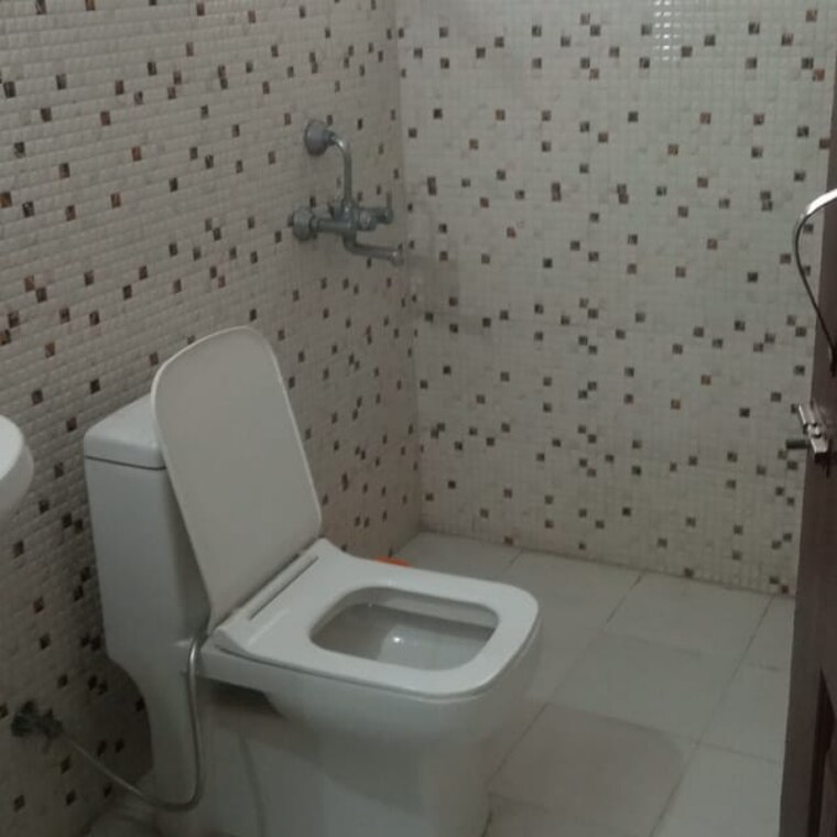 Bathroom, lr-bluemoon-homes 2 Bedroom 1050 Sq.Ft. Apartment In Raj Nagar Extension Ghaziabad 8701854