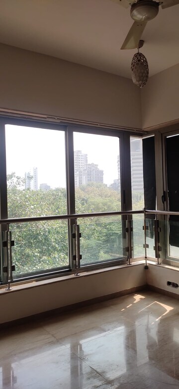 Room in 3 BHK Apartment at Lodha Grandeur, Prabhadevi – for Rent