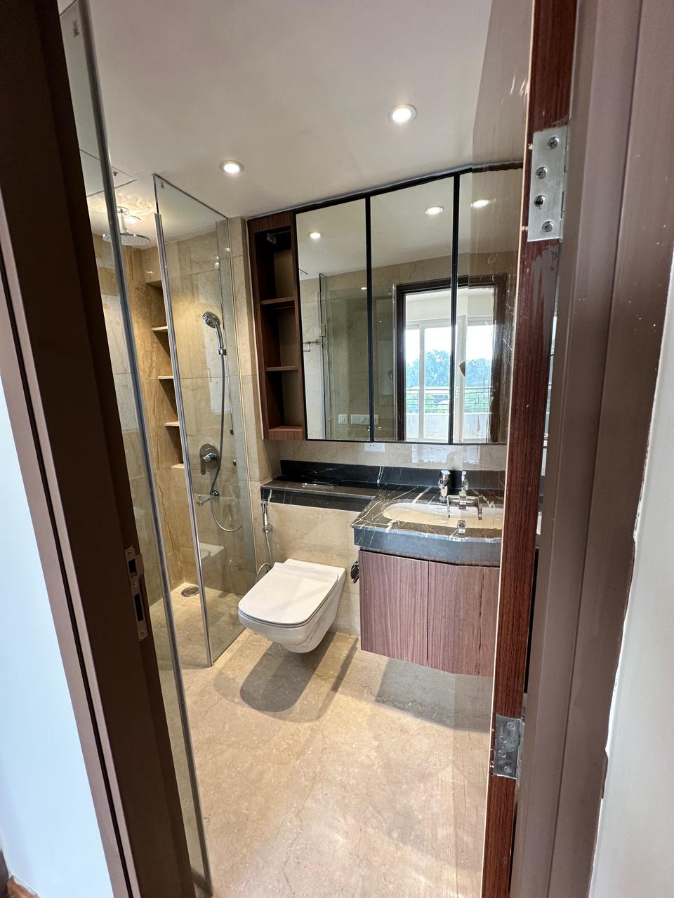 5 BHK + Pooja Room,Servant Room Builder Floor For Rent in Unitech Uniworld Resorts-The Residences