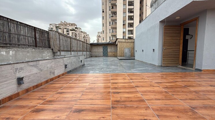 Exterior View, unitech-uniworld-resorts-the-residences 5 Bedroom 4500 Sq.Ft. Builder Floor In Sector 33 Gurgaon 8701867