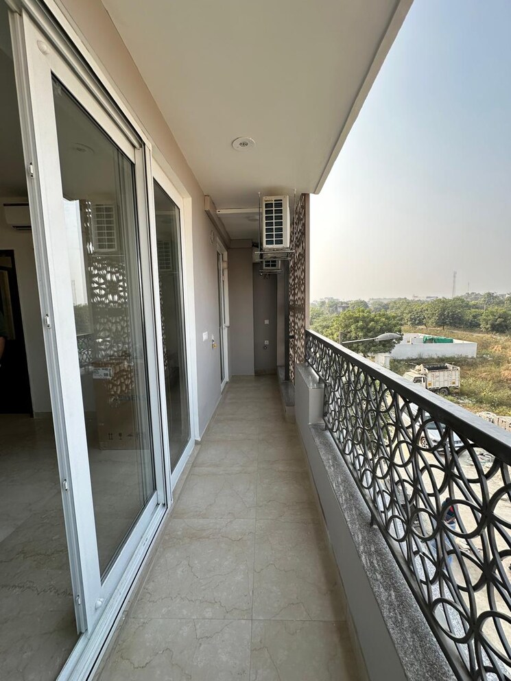 undefined, unitech-uniworld-resorts-the-residences 5 Bedroom 4500 Sq.Ft. Builder Floor In Sector 33 Gurgaon 8701867