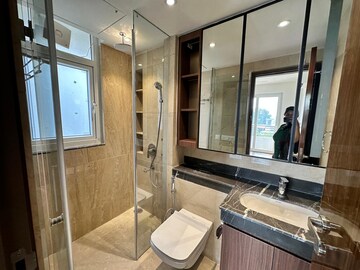 Bathroom in 5 BHK Builder Floor at Unitech Uniworld Resorts-The Residences, Sector 33 – for Rent