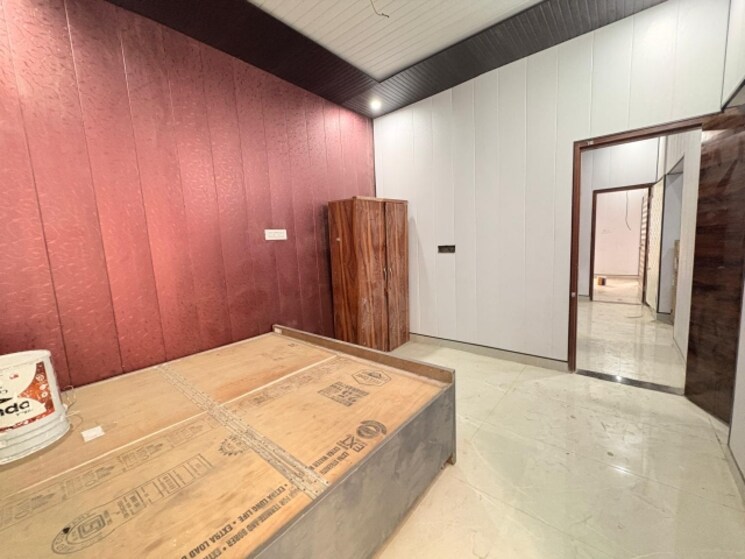 Room, sector 30 2 Bedroom 120 Sq.Yd. Builder Floor In Sector 30 Gurgaon 8701873