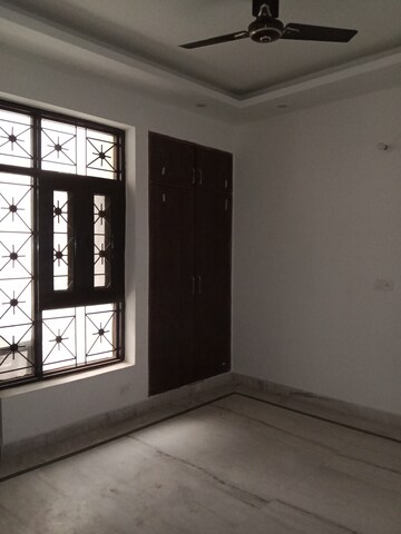 Room in 2 BHK Builder Floor at Green Fields Colony – for Sale