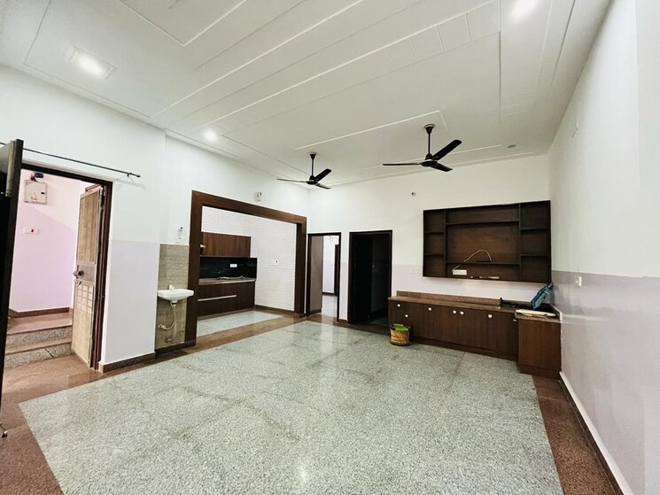 Room, sector 65 2.5 Bedroom 1450 Sq.Ft. Builder Floor In Sector 65 Faridabad 8701965