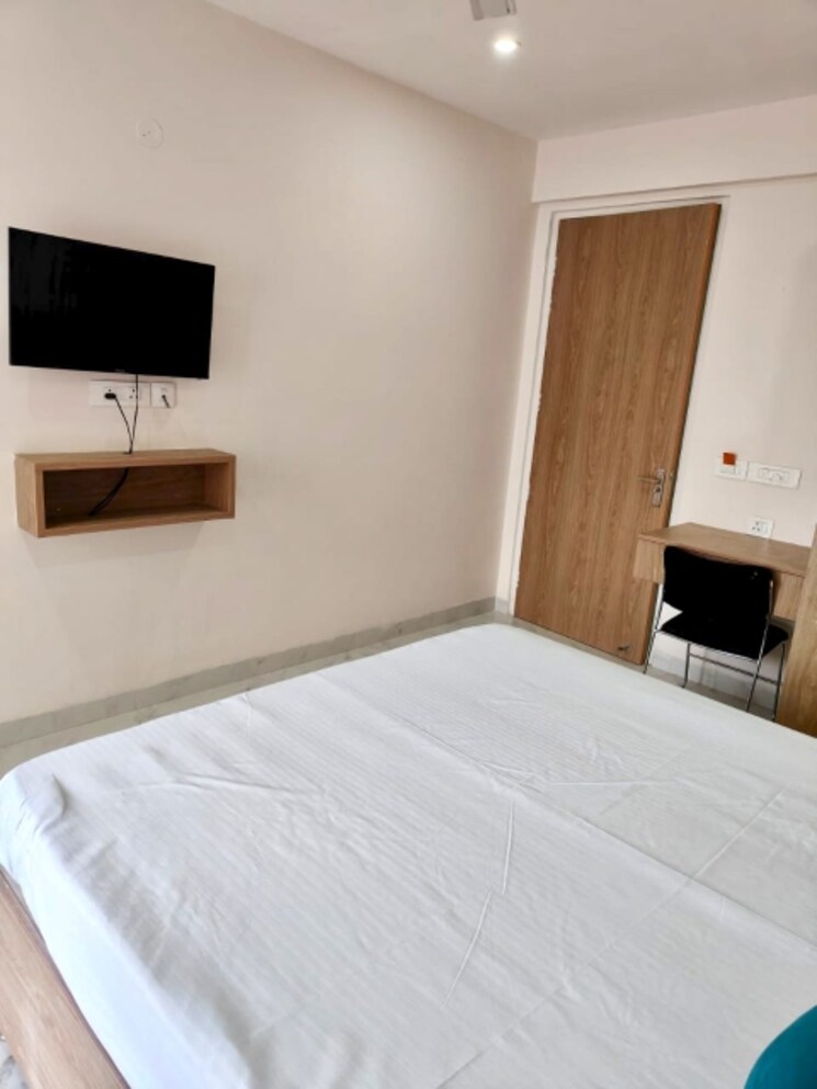 Room, sector 52 1 Bedroom 100 Sq.Yd. Builder Floor In Sector 52 Gurgaon 8701984